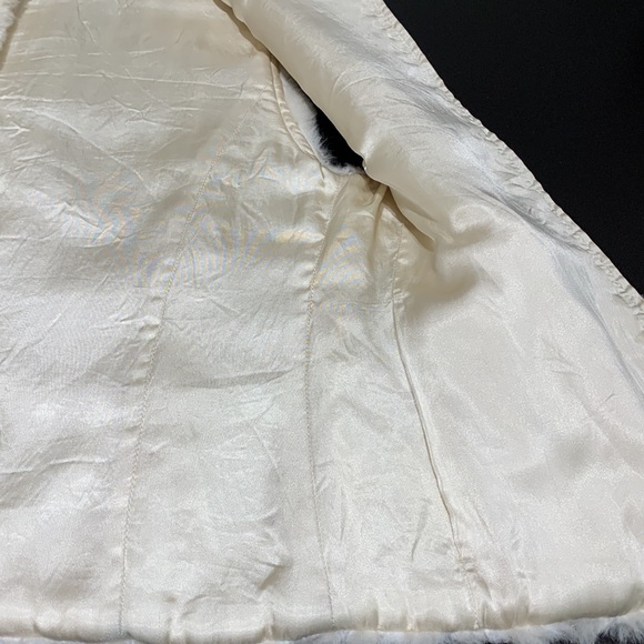 Reversible luxurious faux fur /satin zip up vest - Picture 2 of 6